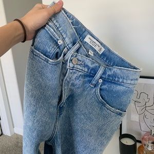 A&F Vintage Stretch Denim 
Curve Love 90s Ultra High Rise Straight Jeans